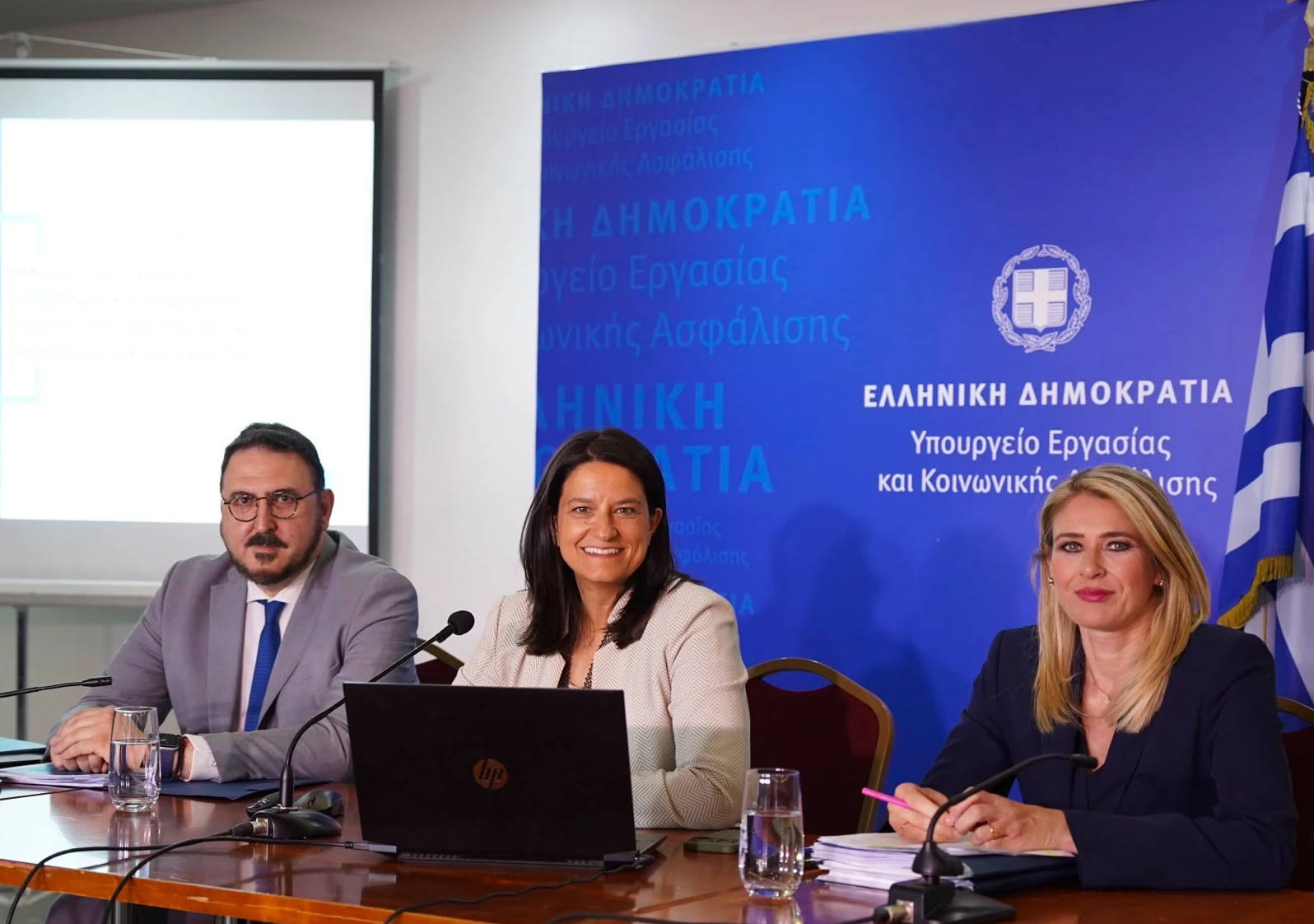 Σε δημόσια διαβούλευση το νομοσχέδιο για την ενίσχυση της επαγγελματικής ασφάλισης. 14+1 Ερωτήσεις και Απαντήσεις για το νέο σχέδιο νόμου  του Υπ. Εργασίας.
